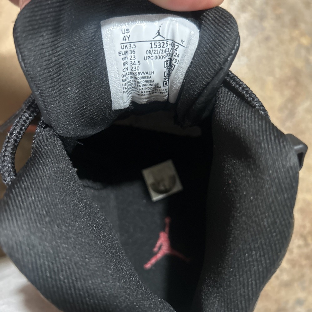 Jordan 12 Retro Flu Game Grade School Size 4y Boys Black/red - Picture 7 of 7